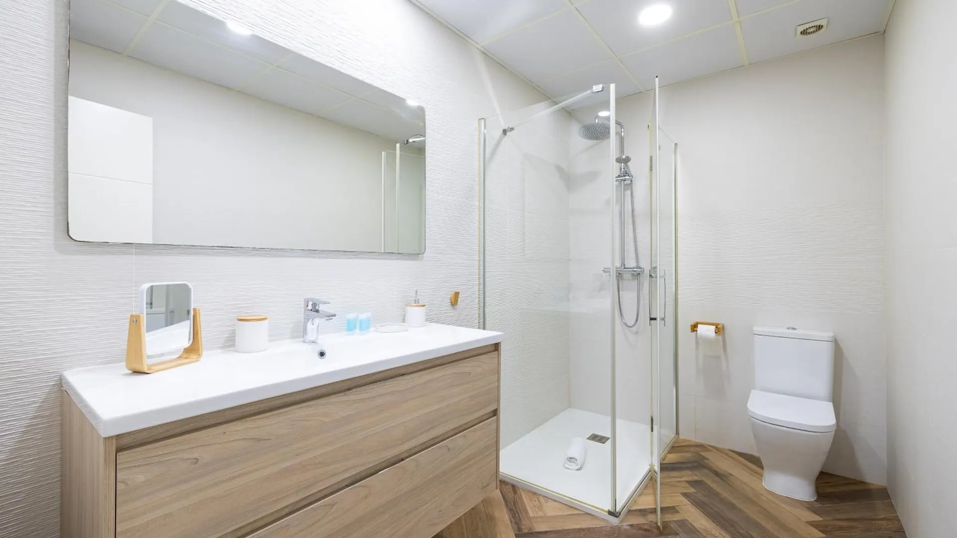 H2M Pasaje Nobleja Close Train St, Smarttv, Aacc Málaga Espagne